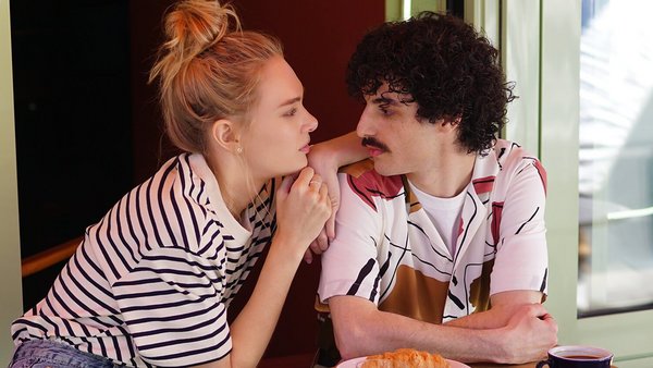 Un couple au café – compte commun Un couple au café – compte commun