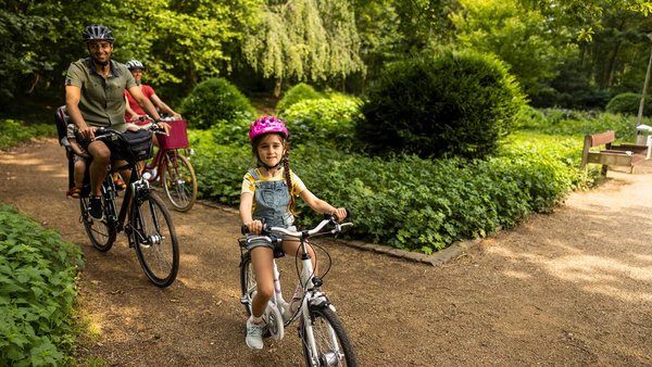 Familie gaat op uitstap met de fiets - reiskosten 