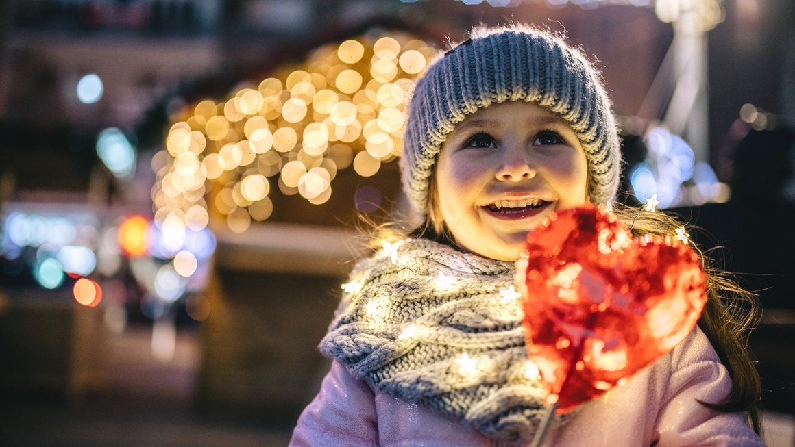 Meisje met een hartje en kerstverlichting – Beleggen op de juiste manier